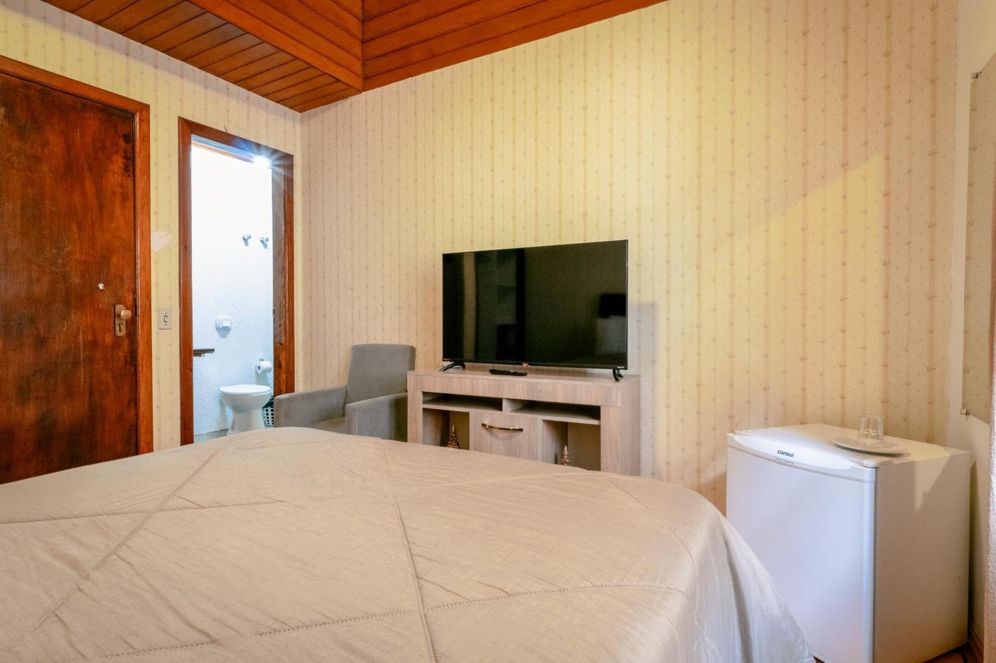 Hotel Geneve - 2Km Do Capivari Campos do Jordao Room photo