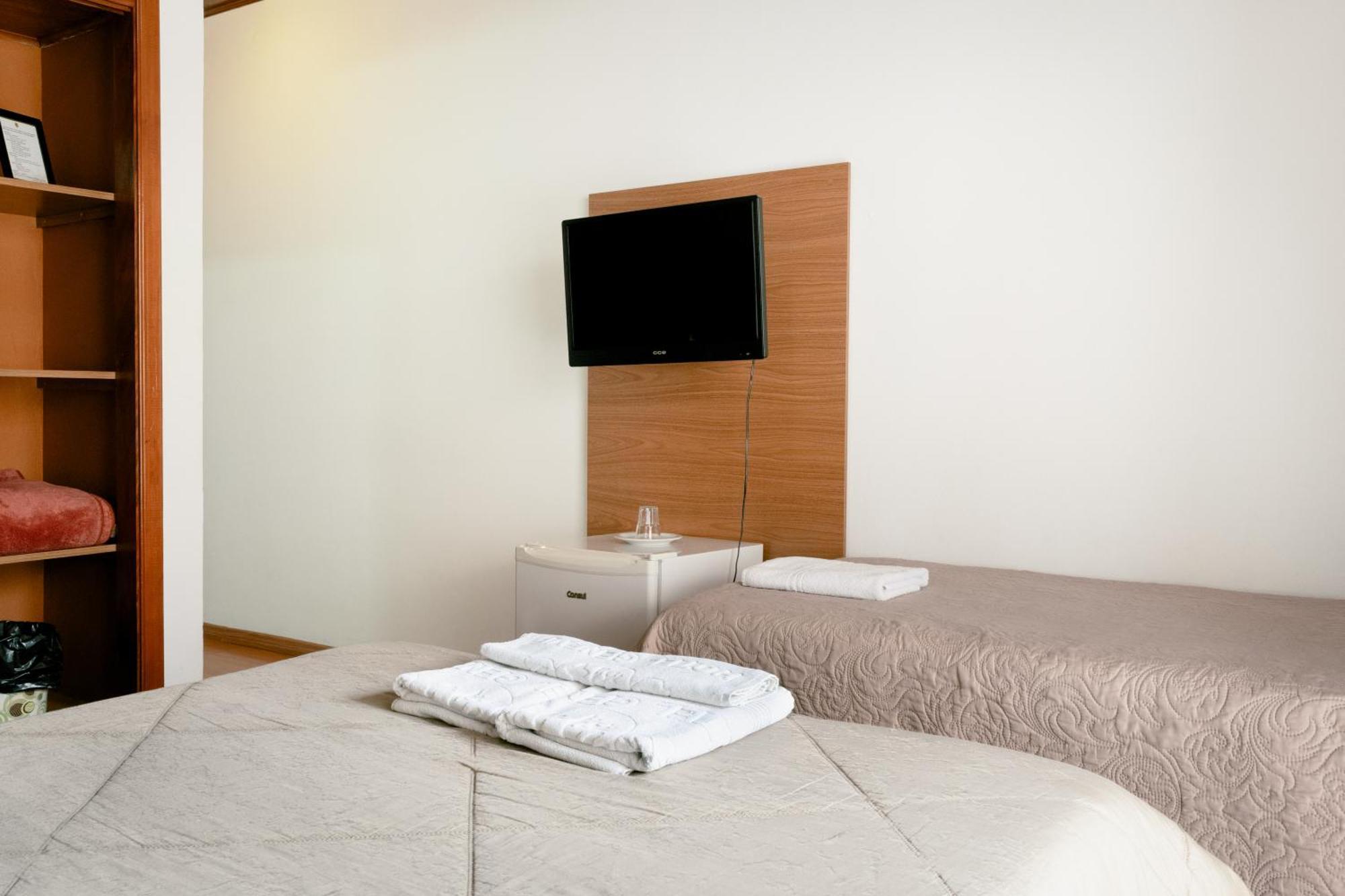 Hotel Geneve - 2Km Do Capivari Campos do Jordao Room photo