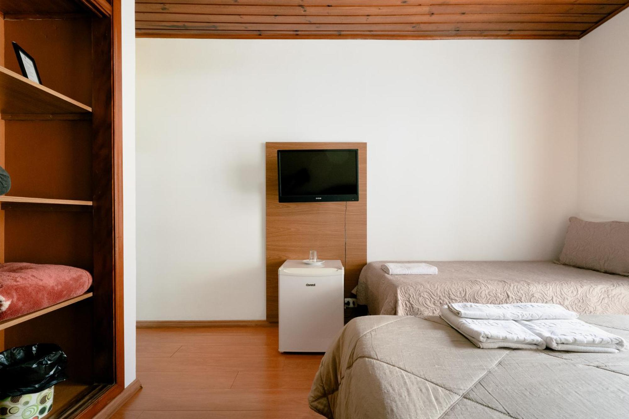 Hotel Geneve - 2Km Do Capivari Campos do Jordao Room photo