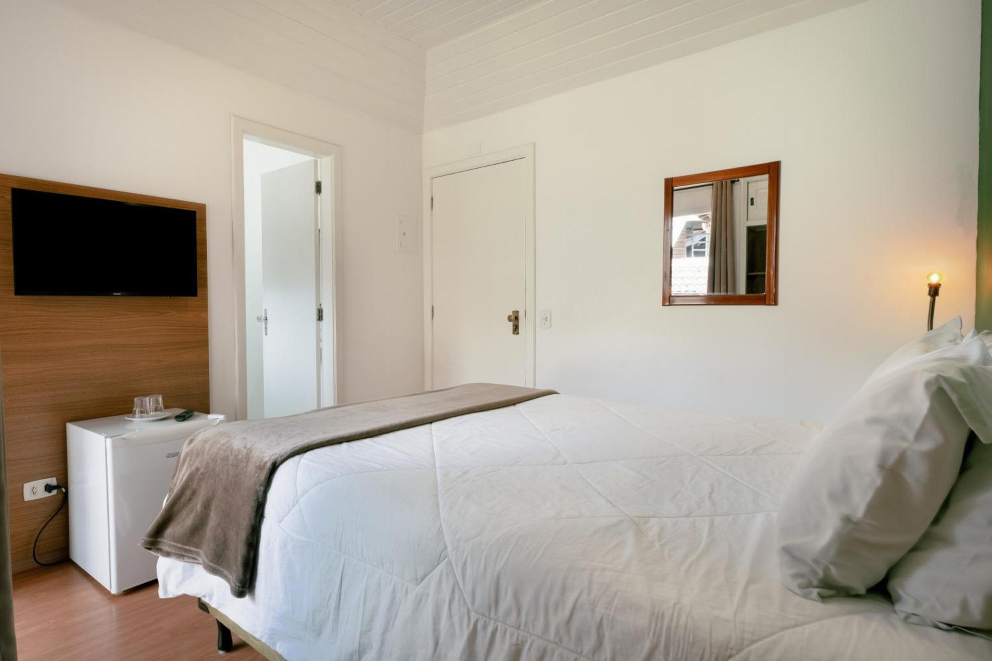 Hotel Geneve - 2Km Do Capivari Campos do Jordao Room photo
