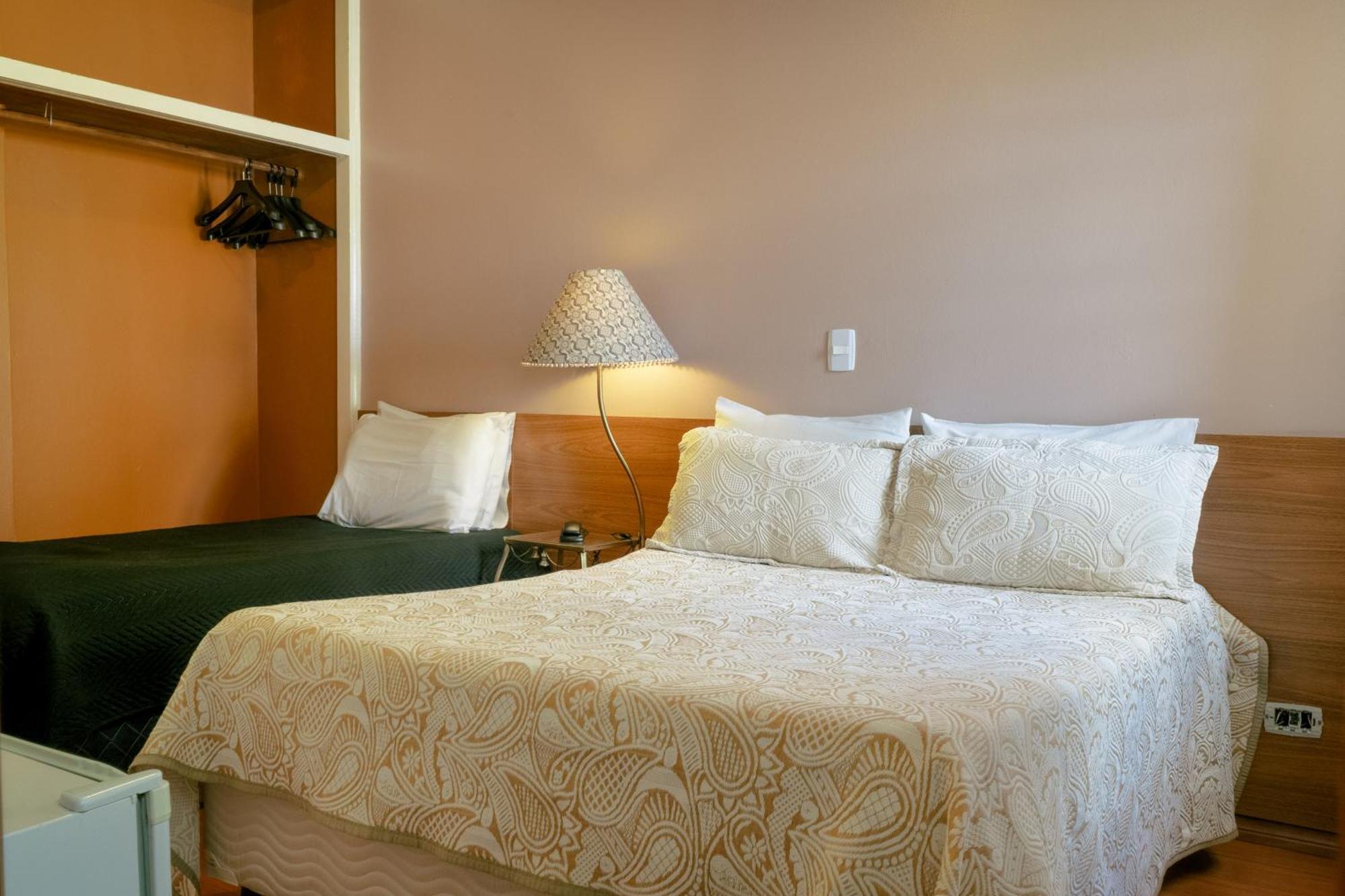 Hotel Geneve - 2Km Do Capivari Campos do Jordao Room photo