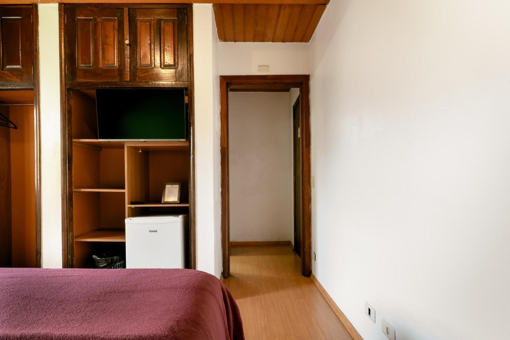 Hotel Geneve - 2Km Do Capivari Campos do Jordao Room photo