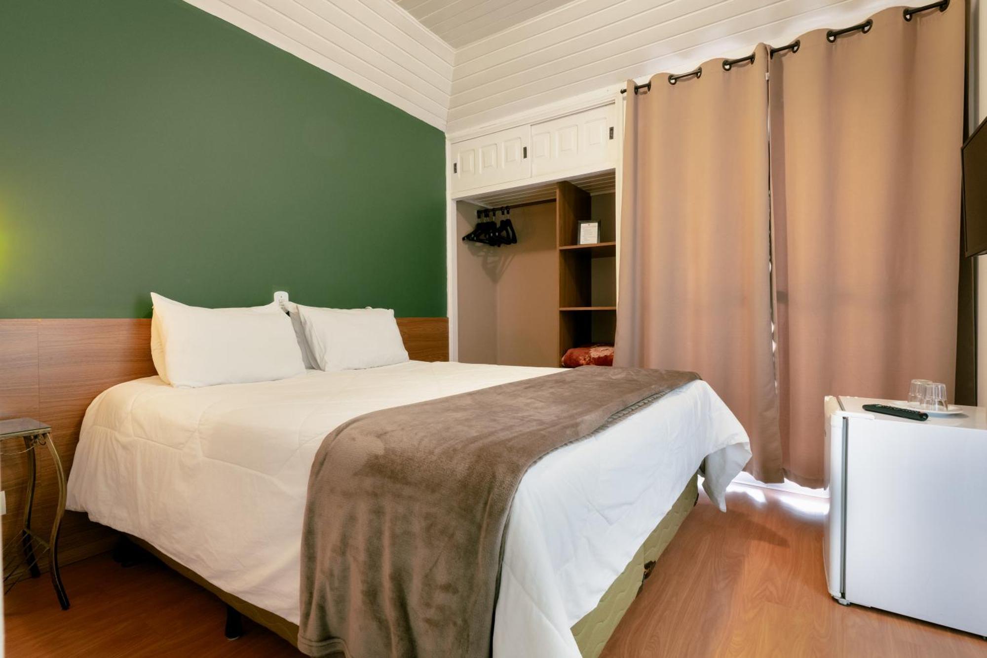 Hotel Geneve - 2Km Do Capivari Campos do Jordao Room photo